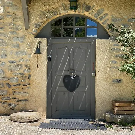 Guest house Les Means *