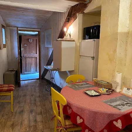 Guest house Les Means
