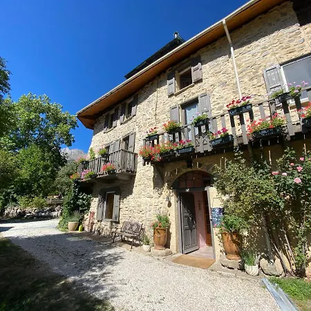 Guest house Les Means *