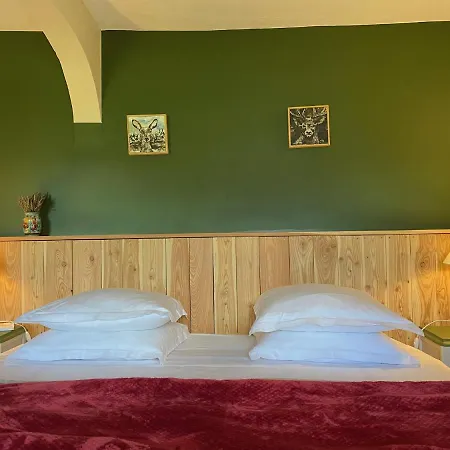 Guest house Les Means